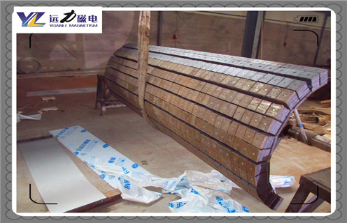 磁選機(jī)，磁選機(jī)對礦物提純有了進(jìn)一步的提高！_鐵礦磁選機(jī)對礦物提純有了進(jìn)一步的提高！磁場一般為多少_磁塊如何排列