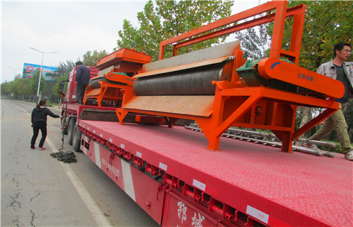 濕式磁選機，借助互聯(lián)網(wǎng)選擇好的滾筒濕式磁選機廠家_釩鈦鐵礦借助互聯(lián)網(wǎng)選擇好的滾筒濕式磁選機廠家型號參數(shù)及磁場強度