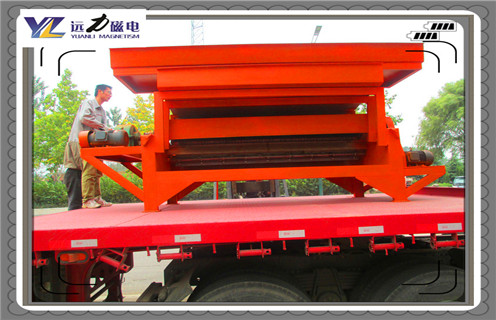 廣東鈦尾礦濕式磁選機(jī)_廣東鈦尾礦濕式磁選機(jī)鐵精粉流程及轉(zhuǎn)速有什么規(guī)定 ,在保證選礦效果的前提下，如果礦漿流速越快，則設(shè)備在單位時(shí)間內(nèi)處理能力及單位時(shí)間內(nèi)精礦的產(chǎn)量提升，同時(shí)由于 減少了電耗、人工成本等選礦成本，有利于選礦收益的增加。而實(shí)際選礦生產(chǎn)中，礦漿流速是受到諸多限制的，不可能無(wú)限制的提高礦漿流速來(lái)提升選礦收益。 一、廣東鈦尾礦濕式磁選機(jī)_廣東鈦尾礦濕式磁選機(jī)鐵精粉流程及轉(zhuǎn)速有什么規(guī)定 1、從選礦作用力的角度考慮。流經(jīng)磁選工作面的礦漿速度決定了作用于沉積在梯度吸附區(qū)域表面顆粒上的剪切力，因此，影響到磁性chanp-in的回收率和品位，一般情況下，流速過(guò)高時(shí)會(huì)造成磁性超貧品位的增加而同時(shí)損失部分回收率。 2、選擇不同號(hào)磁選機(jī)設(shè)備是根據(jù)客戶產(chǎn)量及需求而定，而我們遠(yuǎn)力磁電選礦設(shè)備廠生產(chǎn)小磁選機(jī)也是根據(jù)客需求而定制，隨著路打開，越來(lái)越多小產(chǎn)量客戶來(lái)選擇小磁選機(jī)，它在市場(chǎng)上有***客戶群。遠(yuǎn)力磁電選礦機(jī)械小磁選機(jī)設(shè)備筒皮采進(jìn)耐磨涂層替了普通筒皮，耐磨度了8-10倍左右，同時(shí)磁選機(jī)滾筒是***度稀土永磁材料來(lái)制造，這樣保證磁選機(jī)磁力持久性，磁場(chǎng)可以從500GS-13500GS以上都可以定制，合理結(jié)構(gòu)設(shè)計(jì)及磁系組裝 二、廣東鈦尾礦濕式磁選機(jī)_廣東鈦尾礦濕式磁選機(jī)鐵精粉流程及轉(zhuǎn)速有什么規(guī)定 1、濕式磁選機(jī)有三種槽體：順流槽體、逆流槽體、半逆流槽體。不一樣槽體對(duì)于物料的精細(xì)度的工作也不一樣，這個(gè)詳細(xì)的選擇還要依據(jù)周身環(huán)境的，地質(zhì)及物料的特色，然后結(jié)合自然條件選擇再依據(jù)設(shè)備的特色進(jìn)行選擇，防止出現(xiàn)“不適應(yīng)”運(yùn)作疑問(wèn)出現(xiàn)。 2、濕式磁選機(jī)三種槽體的特色：順流式濕式磁選機(jī)相對(duì)逆流式和半流式的槽體來(lái)說(shuō)，它的處理才能大，順流式槽體適宜于處理較粗粒度的強(qiáng)磁性物料的粗選和精選。順流式磁選機(jī)有一個(gè)需要特色留意的地方即是：***嚴(yán)厲的操控給礦的粒度，不能過(guò)大或許過(guò)小，過(guò)大的時(shí)分脈石與磁性物體別離不開，磁性礦粒簡(jiǎn)單損失于尾礦，會(huì)下降精礦的質(zhì)量。順流式槽體濕式磁選機(jī)可以完成連體機(jī)工作，進(jìn)步精礦的質(zhì)量。 3、逆流式磁選機(jī)適宜于細(xì)粒強(qiáng)磁性礦藏的粗選與掃選工作，回收率較高，但精礦檔次較低。由于粗粒物料易沉積阻塞選別空間，更不容別離開來(lái)，所以逆流型磁選機(jī)不適于處理粗粒物料，盡量防止運(yùn)用逆流式濕式磁選機(jī)進(jìn)行精選，牢記。 4、半逆流磁選機(jī)它一起具有自己順流槽體的優(yōu)勢(shì)和逆流槽體的優(yōu)勢(shì)，半逆流磁選機(jī)在礦設(shè)技術(shù)流程中所占的比重略大。它充分體現(xiàn)了順流式和逆流式的優(yōu)勢(shì)，而且還逾越了那兩種槽體，由于它還適宜于處理0.5mm以下的礦粒的粗選和精選，不光可以多臺(tái)串聯(lián)和并聯(lián)，還可以完成屢次的掃選和精選。