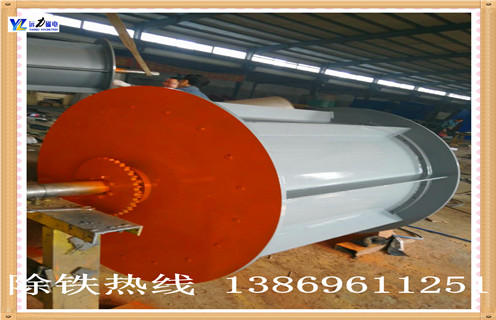 全磁　遠(yuǎn)力磁電生產(chǎn)的全磁滾筒通常安裝在輸送帶端頭上，使用環(huán)境更適用于大批量的礦石，谷物，沙子，砂礫，塑料，木材，碎玻璃，廢料等干性物料中的跟大含量的鐵屑，鐵片，鐵塊或者其他鐵磁性物料自動(dòng)分離。